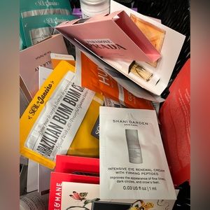 Makeup / skincare / haircare / perfume sample set
